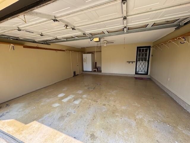 Building Photo - 8855 Lake Edge Cove W