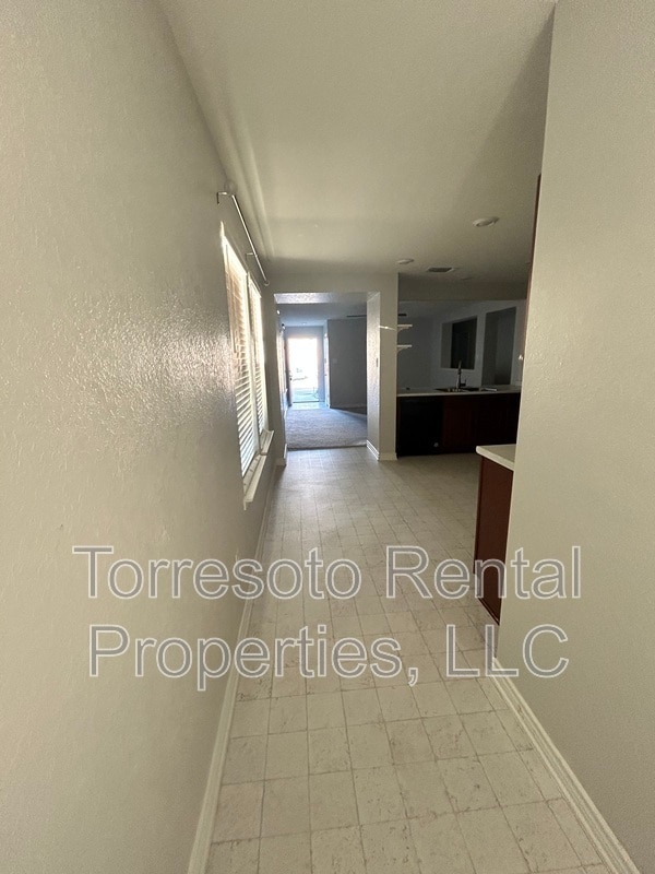 Building Photo - 5910 Sandy Lake St