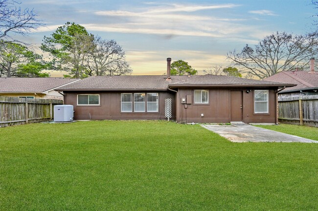 Building Photo - 9111 Walnut Glen Dr