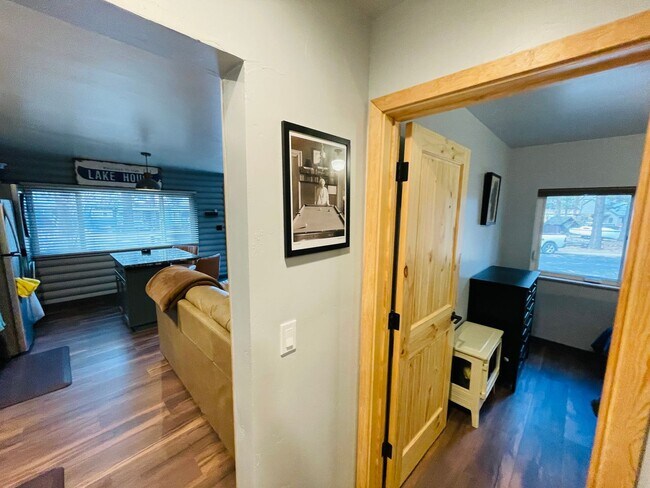 Building Photo - Fully Furnished 1 bed 1 bath unit availabl...