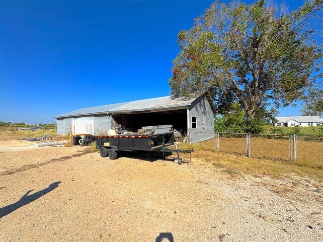 Building Photo - 4213 N Main St
