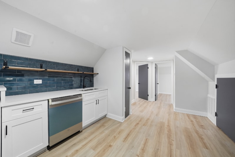 Building Photo - 6640 W Foster Ave