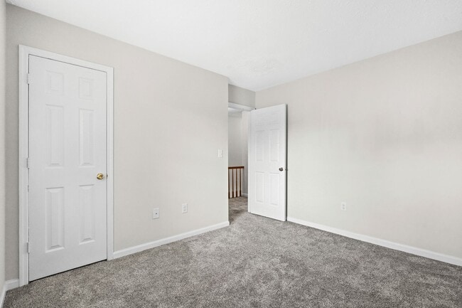 Building Photo - Rent Special if Sign a Lease now or in Feb!! 8 Blocks to the Beach!!