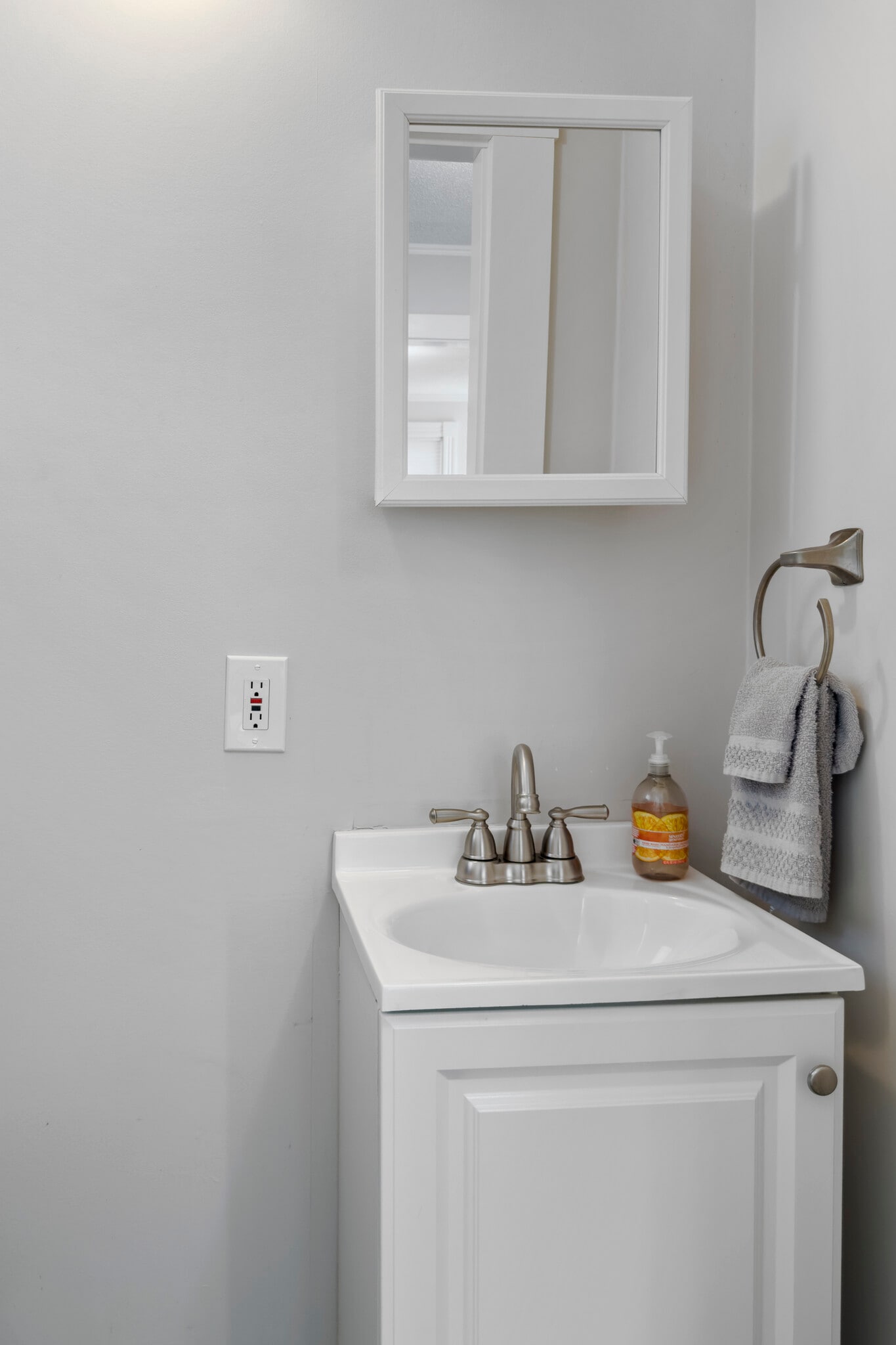 Building Photo - 87 Pleasant St