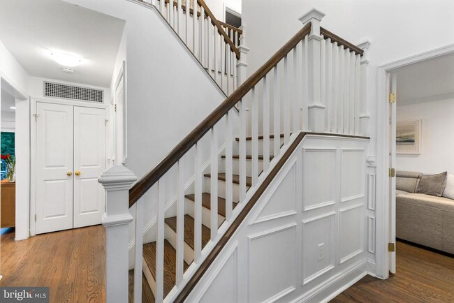 Building Photo - 9830 Meadow Valley Dr