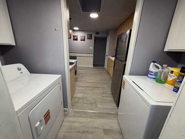 Building Photo - 110 Cimarron Ln