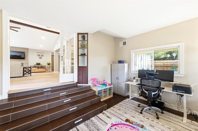 Building Photo - 7210 Towering Oaks Dr