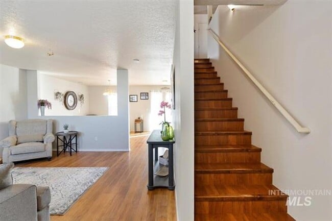 Building Photo - 3bed, 2.5bath, 2031sq.ft. home in South Nampa