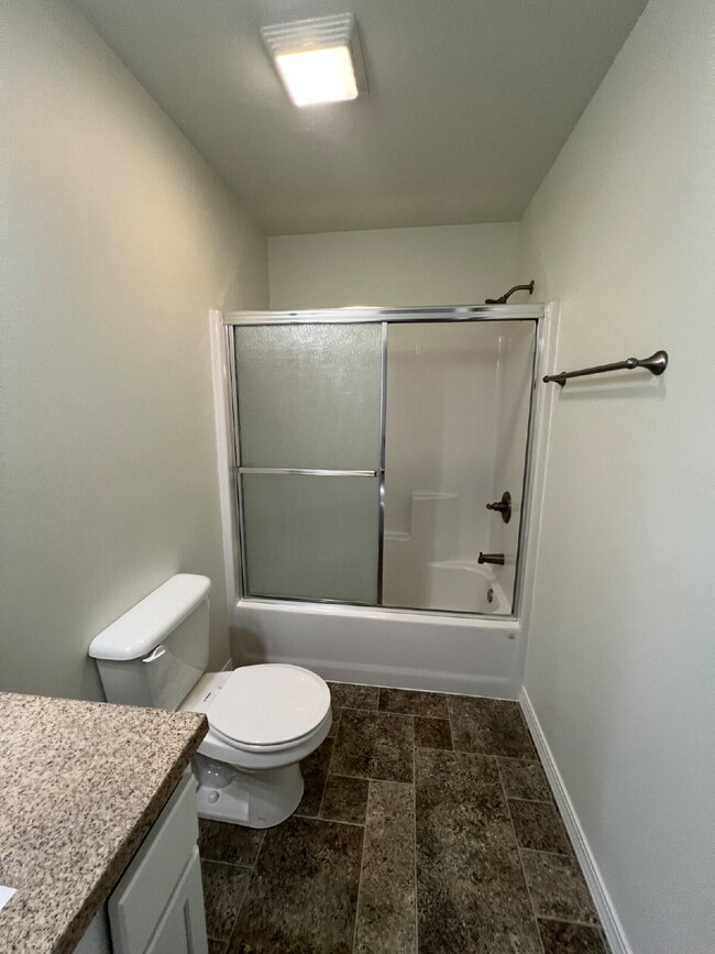 Building Photo - 3BR/2.5BA Townhouse Move-in Special**