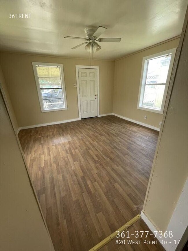 Building Photo - 820 W Point Rd