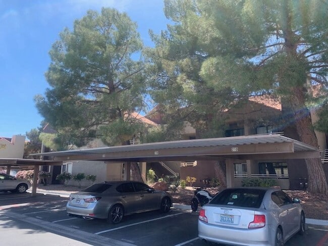 Building Photo - GREAT GATED COMMUNITY 2 BEDROOM -2 BATH -LOCATED CENTRALLY!!!