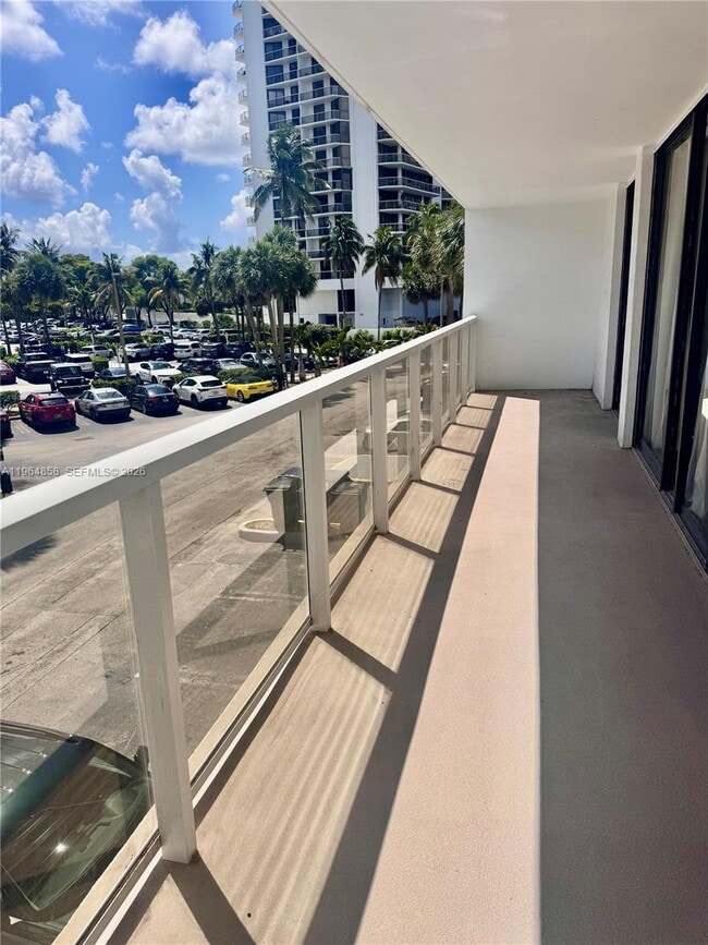 Building Photo - 3731 N Country Club Dr