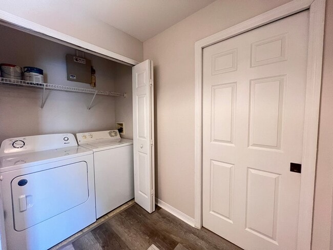 Building Photo - Awesome apartment at Cypress fairway!