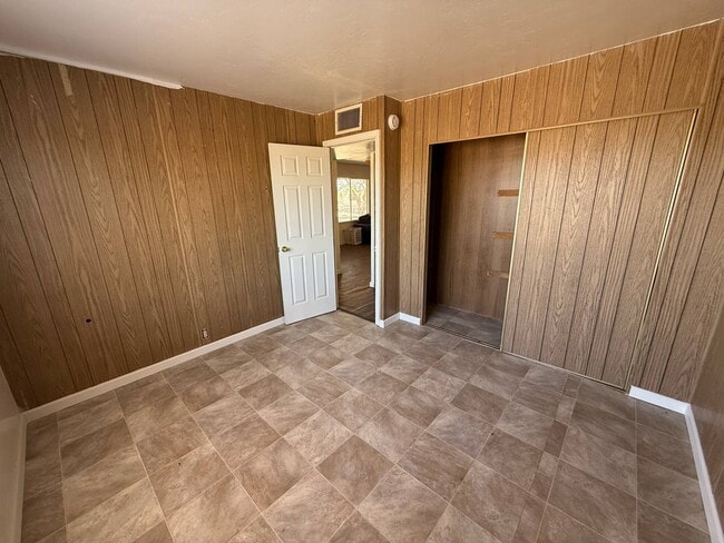 Building Photo - 8221 S Taylor Ln