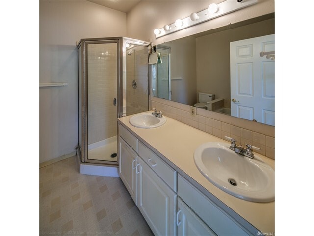 The master bath is a 3/4 bath and is quite large . - 2809 Eldridge Avenue
