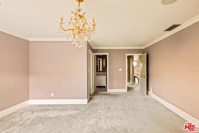 Building Photo - 1047 E Pomello Dr