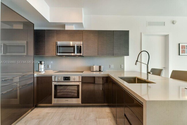 Building Photo - 1080 Brickell Ave