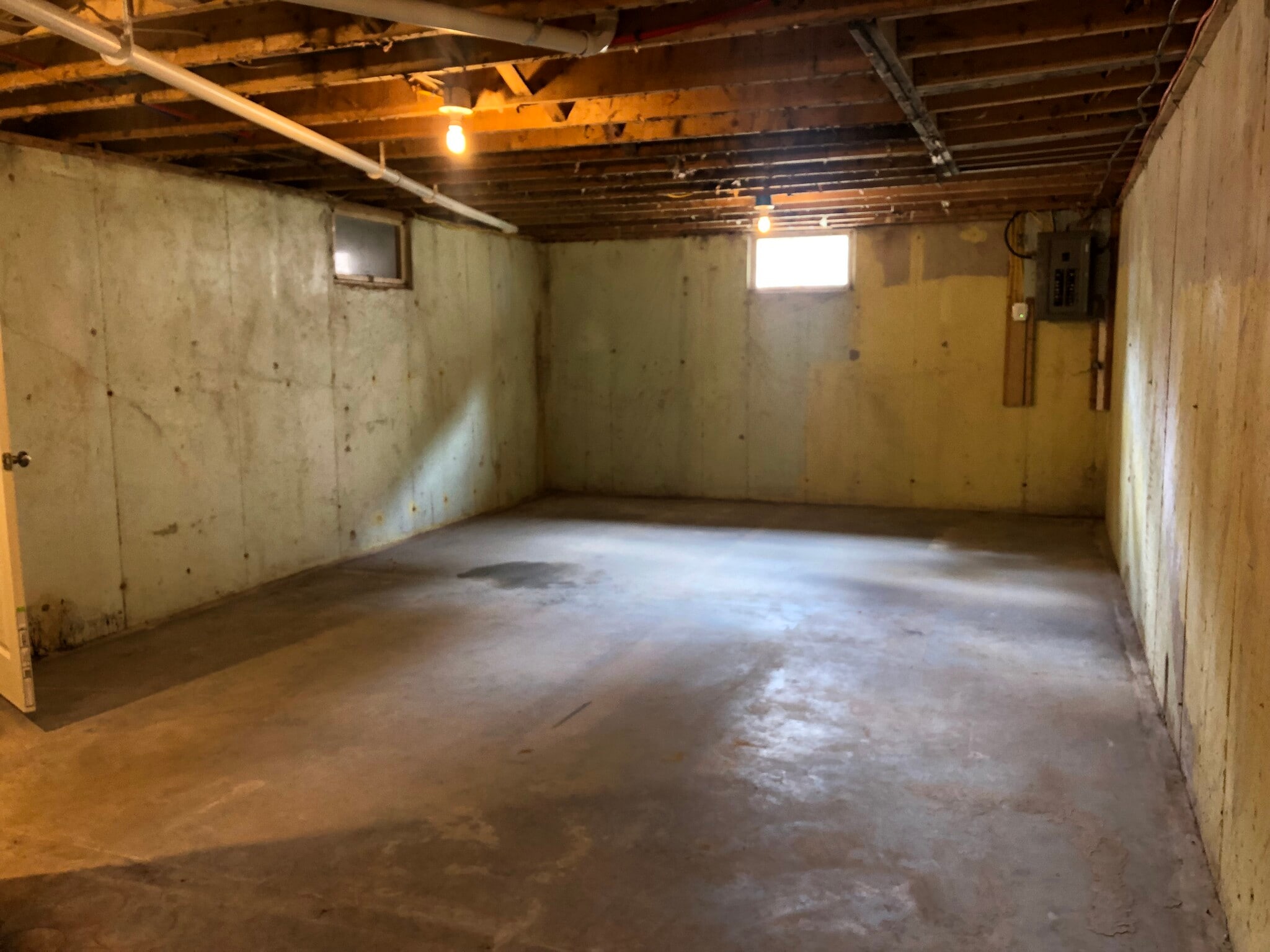 Building Photo - 15 Pineview Ave