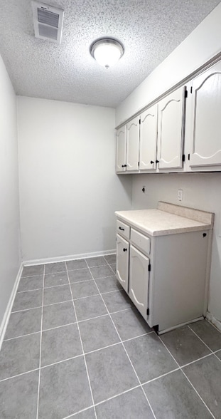 Building Photo - 6641 Blue Spruce Dr