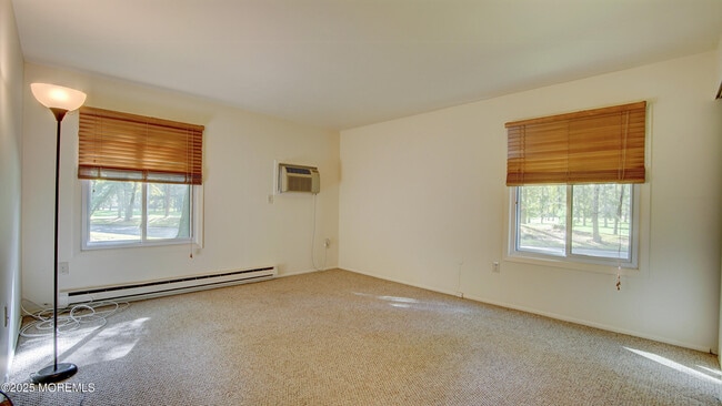 Building Photo - 138 Amberly Dr