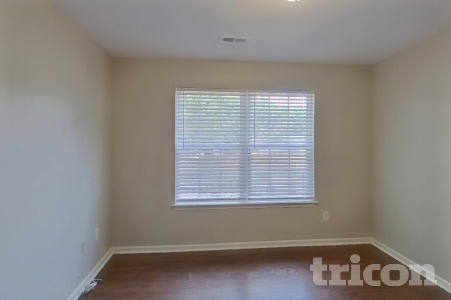 Building Photo - 204 Yukon Dr