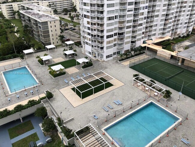 Building Photo - 18031 Biscayne Blvd