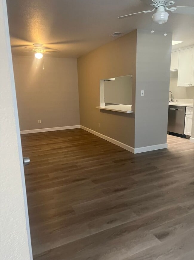 Building Photo - 3bd Duplex