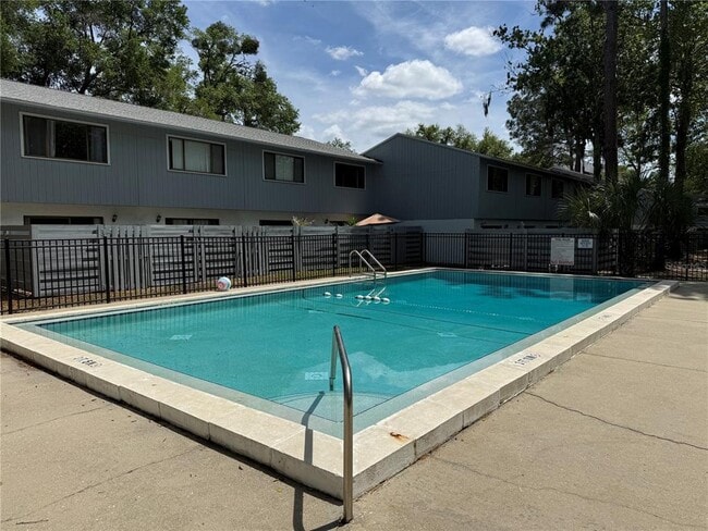 Building Photo - 3600 SW 19th Ave