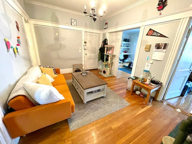 Building Photo - No Brokers Fee, Heat, Hot Water Included, In-Unit Washer and Dryer, Parking Included, Patio