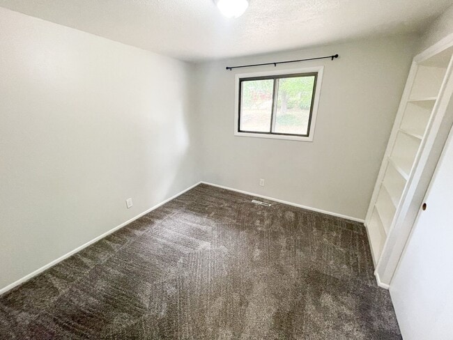 Building Photo - 3 Bedroom, 2 bath house in Moyina Heights