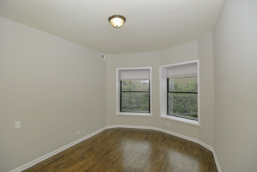 Building Photo - 1311 W Leland Ave
