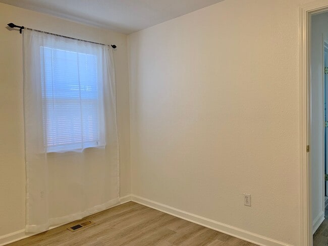 Building Photo - Charming 3 Bedroom Home in Hollister