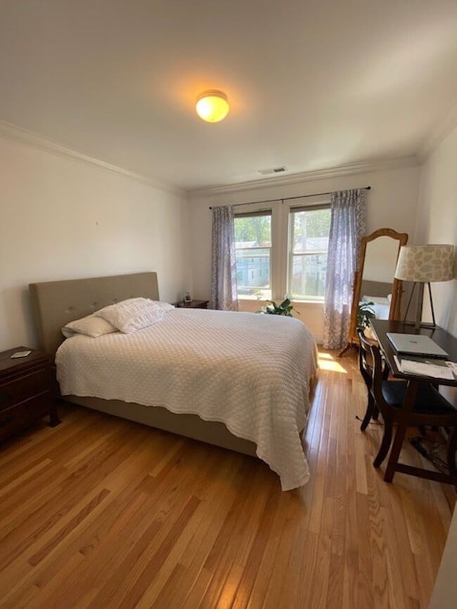 Building Photo - Three Bedroom 3.5 baths Townhouse for Rent...