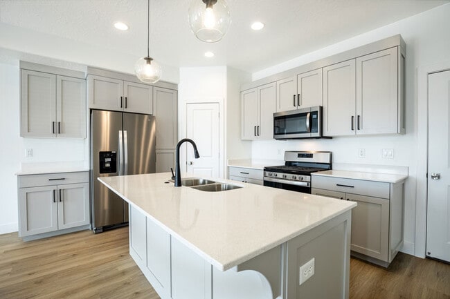 Building Photo - 2655 E Gray Birch Dr