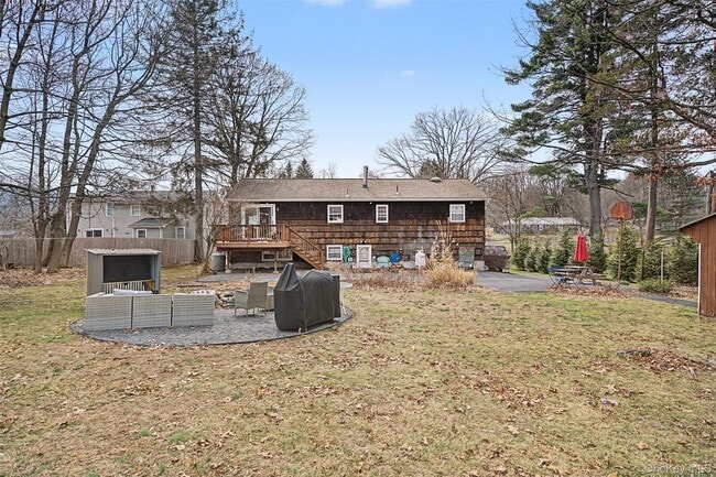 Building Photo - 10 Cedar Ln