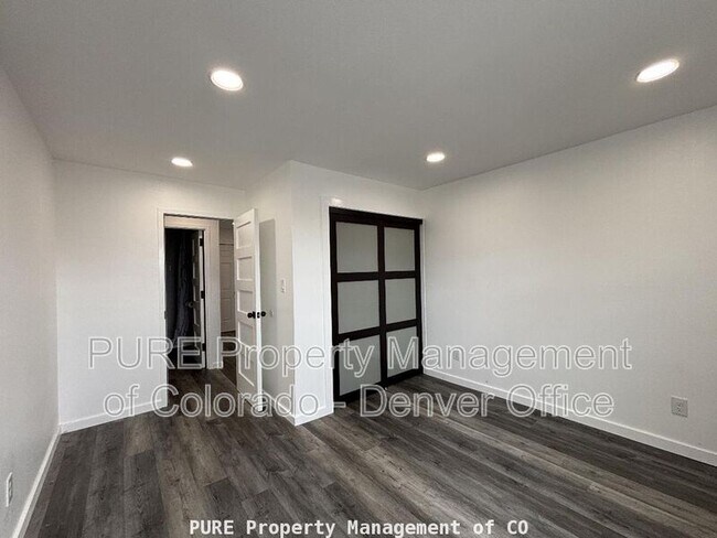 Building Photo - 1150 Golden Cir