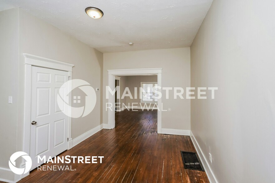 Building Photo - 3630 River Park Dr