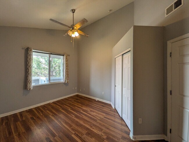 Building Photo - 1049 S Walden Way