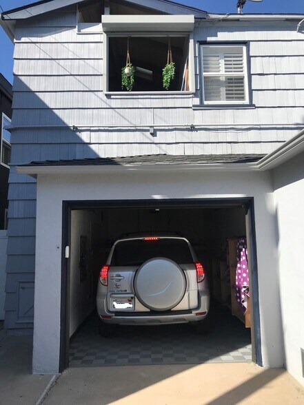 Garage - 827 San Luis Rey Pl