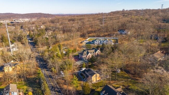 Building Photo - 850 Valley Rd