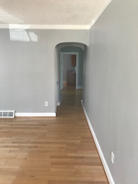 Building Photo - 3235 Prairie Ave