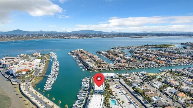 Building Photo - Stunning Condo on the Bay