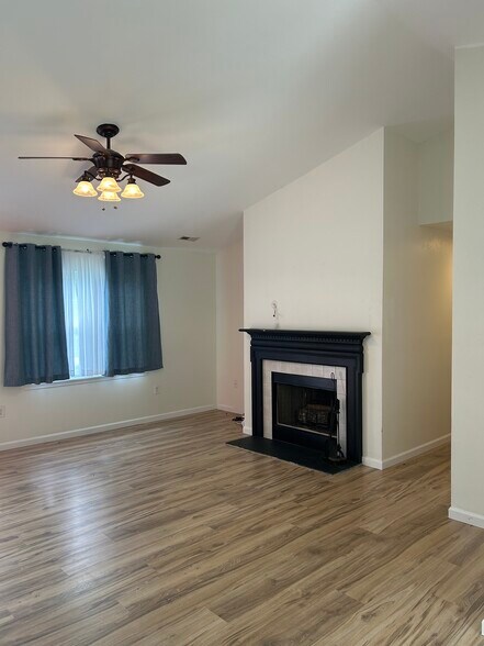 Building Photo - 147 Lawndale Ln
