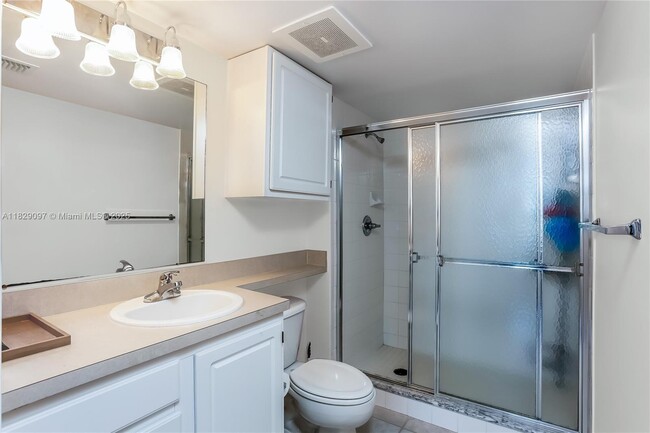 Building Photo - 2665 SW 37th Ave
