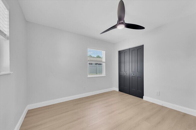 Building Photo - 3009 W Binnicker Ave
