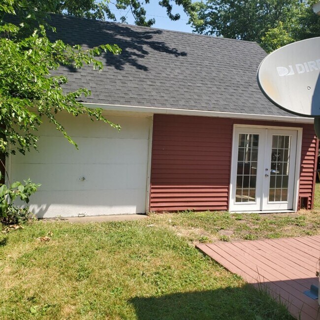 Building Photo - 3 bdrm Bungalow House For Rent!!!