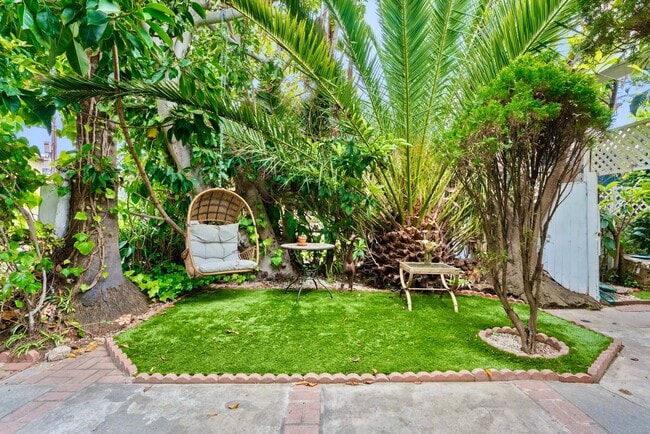 Front Garden - 3110 Highland Ave