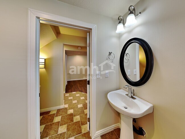 Building Photo - 643 N 1725 W
