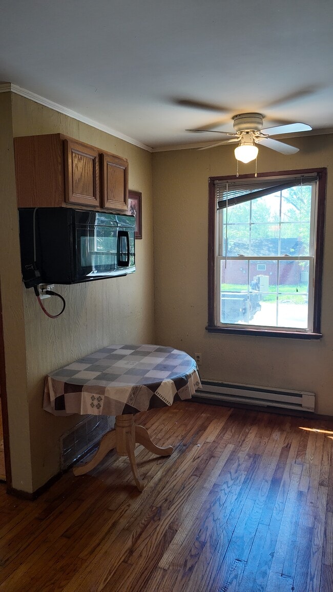 Building Photo - Chestnut Grove Village 200