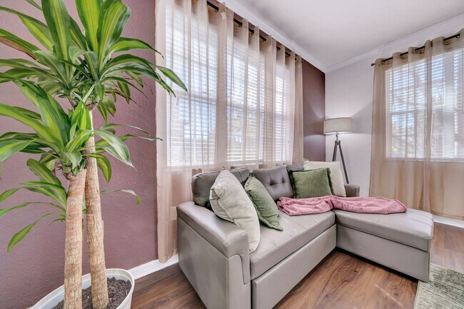 Building Photo - 10056 Montague St